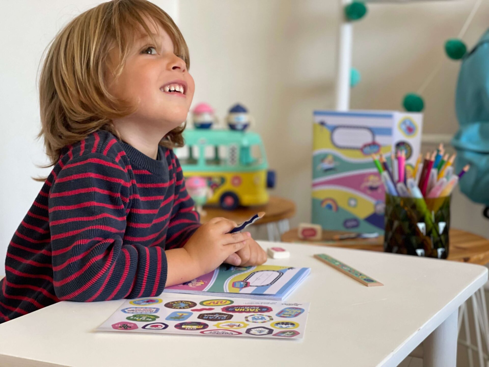 Fournitures scolaires pour la rentrée des classes de votre enfant en primaire aux couleurs des Mini Mondes